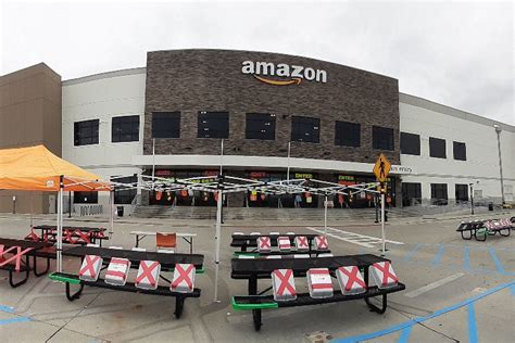 Amazon Fulfillment Center Hazelwood MO, 63042 – Manta.com.